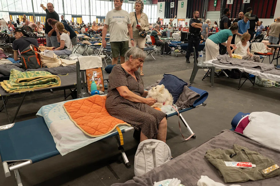 Ogromni Požari U Francuskoj I Španiji: Makron Sazvao Krizni Sastanak, Više Od 250.000 Evakuisanih