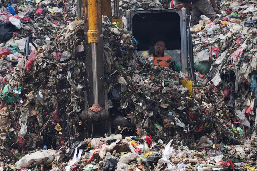 Indonesia Moves to Curb Methane at Bantargebang: What the Landfill Reform Means for Thousands of Scavengers