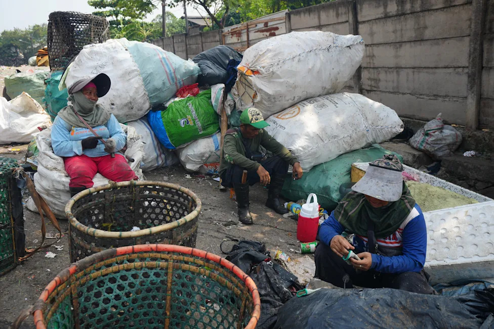 Indonesia Moves to Curb Methane at Bantargebang: What the Landfill Reform Means for Thousands of Scavengers