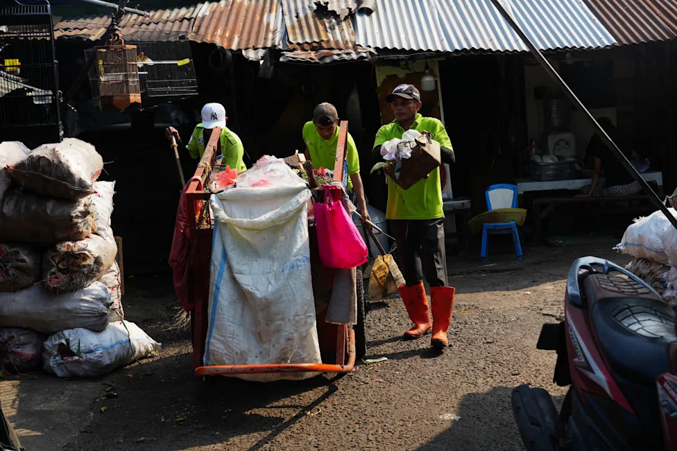 Indonesia Moves to Curb Methane at Bantargebang: What the Landfill Reform Means for Thousands of Scavengers