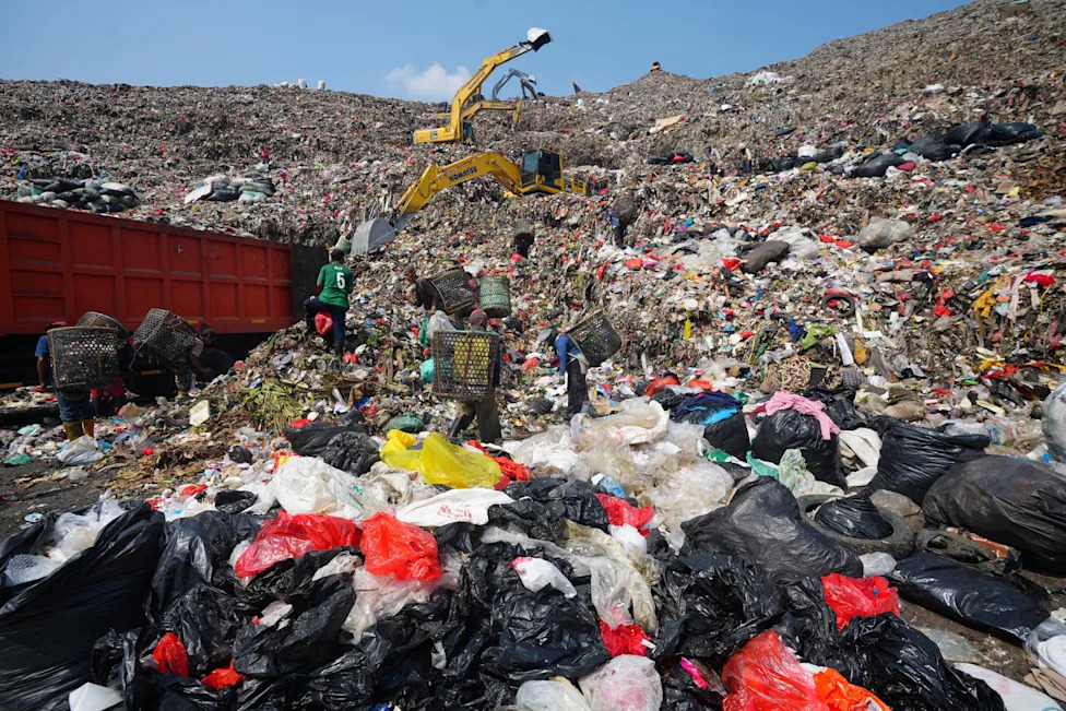 Indonesia Moves to Curb Methane at Bantargebang: What the Landfill Reform Means for Thousands of Scavengers
