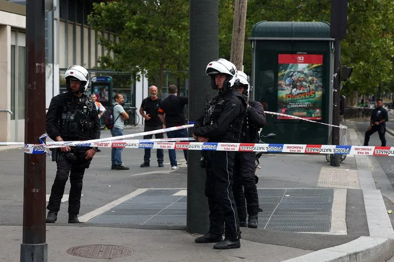 Napad nožem kod Porte de Clichy: Priveden muškarac, dve žene teško povređene