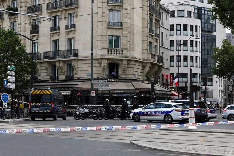 Napad nožem kod Porte de Clichy: Priveden muškarac, dve žene teško povređene