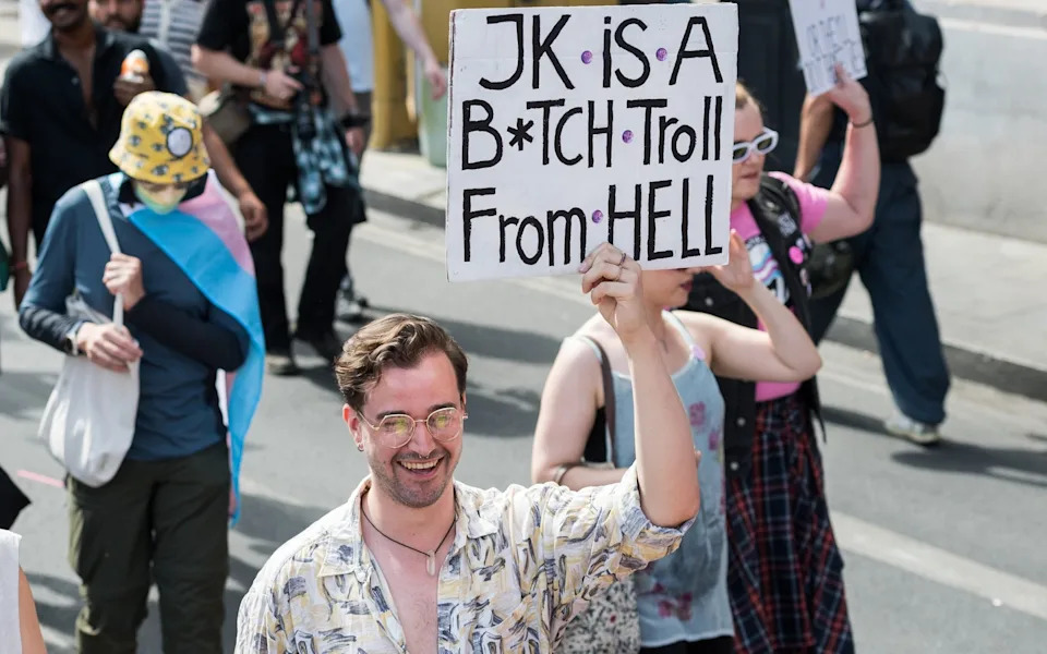 Bez razloga za slavlje: Kontroverze i tenzije na Trans+ Pride u Londonu
