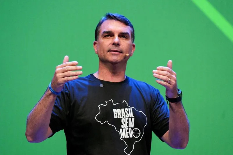 Lula Holds Slim Lead Over Flavio Bolsonaro in BTG/Nexus Poll Ahead of October Runoff