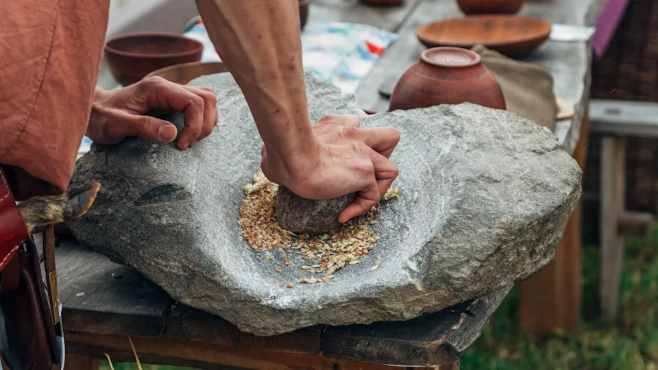 Noosignatures: Could Bread—and Other Non‑Technological Traces—Reveal Alien Minds?