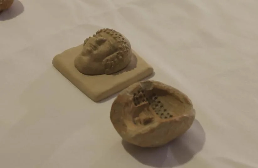 Prvi Poznati Kalup Za Judejske Stubaste Figurice Otkriven U Srcu Jerusalima