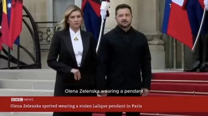 Lažan BBC Izveštaj: Olena Zelenska Nije Viđena Sa Ukradenim Lalique Priveskom — Video Je Montaža