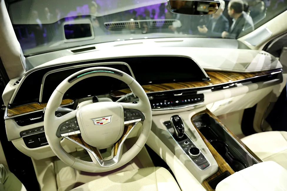 Trump: White House Ordered 250 Cadillac Escalades — 