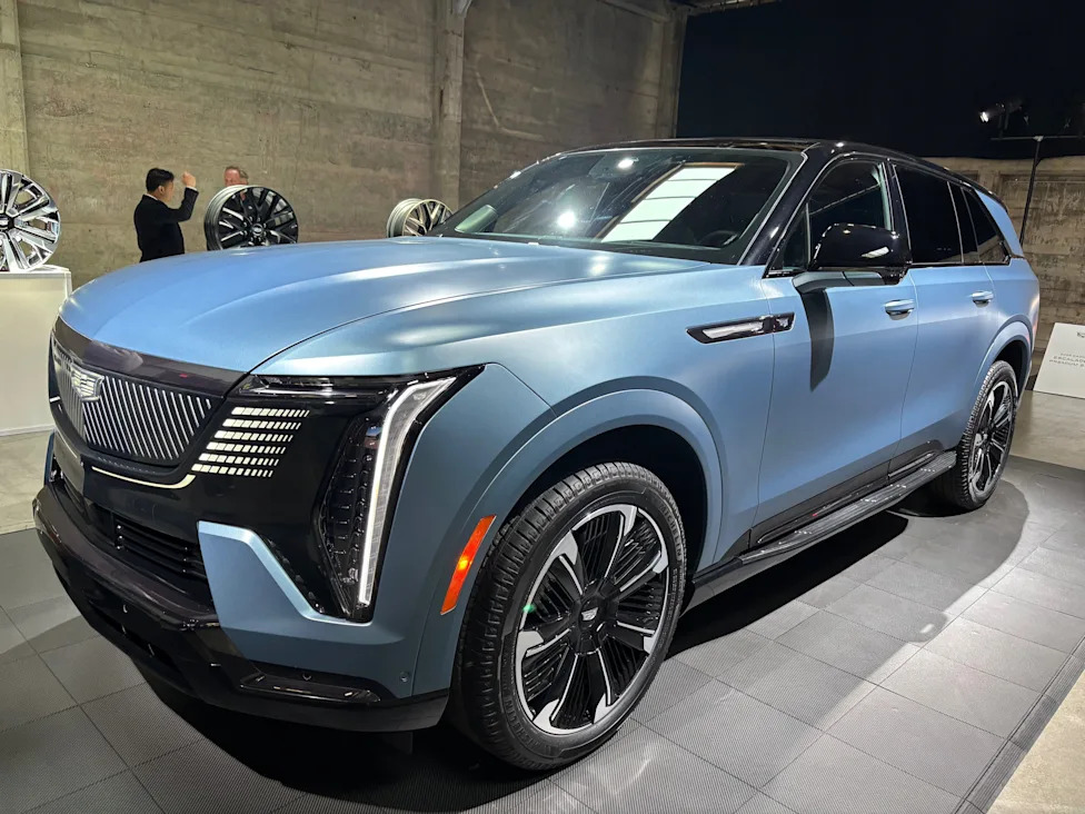Trump: White House Ordered 250 Cadillac Escalades — 