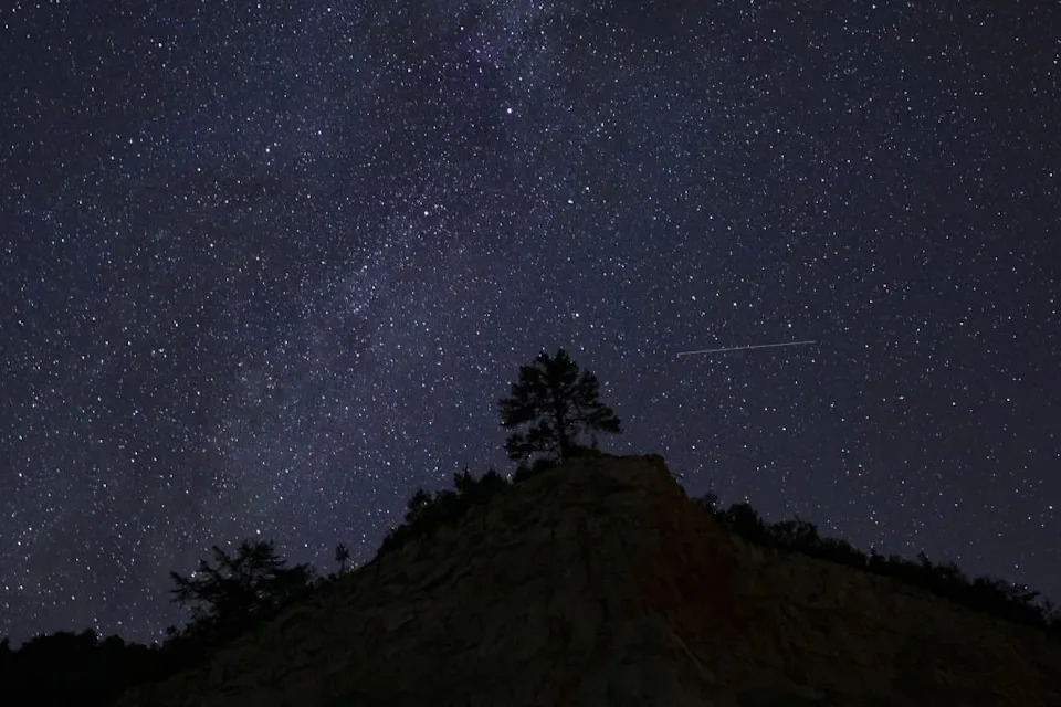Avgust na nebu: Planetarni marš, pomračenja i vrhunac Perseida