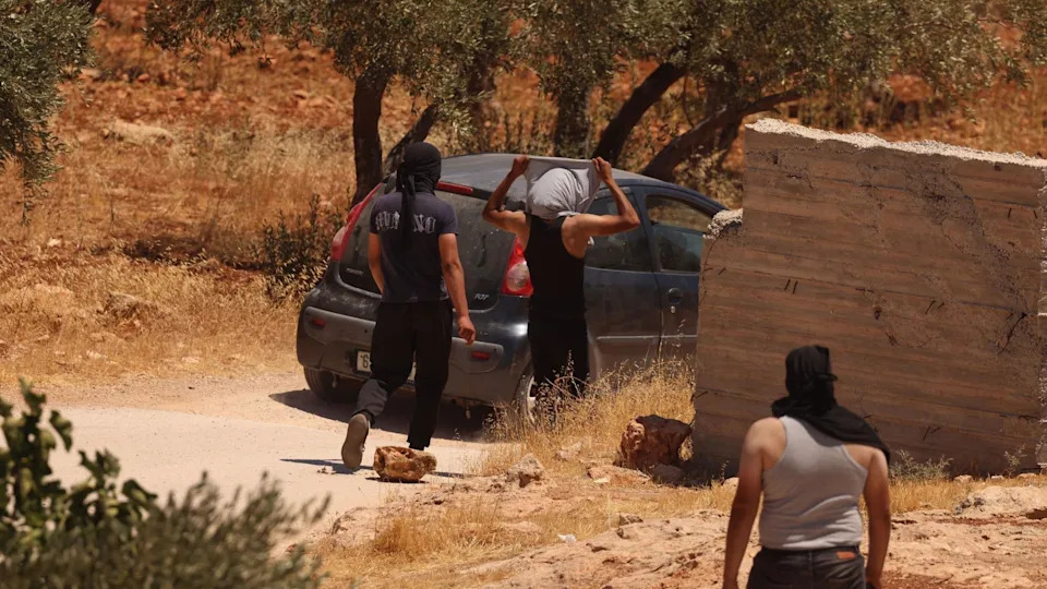 „Naseljenici su opkolili našu kuću“: Unutrašnjost palestinskog sela al‑Mughayyir pod nedeljnom opsadom