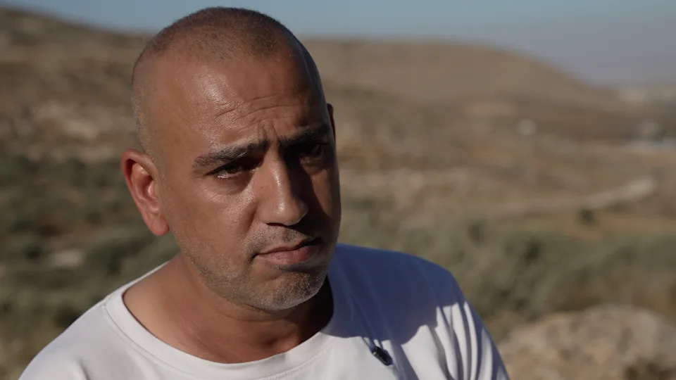 „Naseljenici su opkolili našu kuću“: Unutrašnjost palestinskog sela al‑Mughayyir pod nedeljnom opsadom
