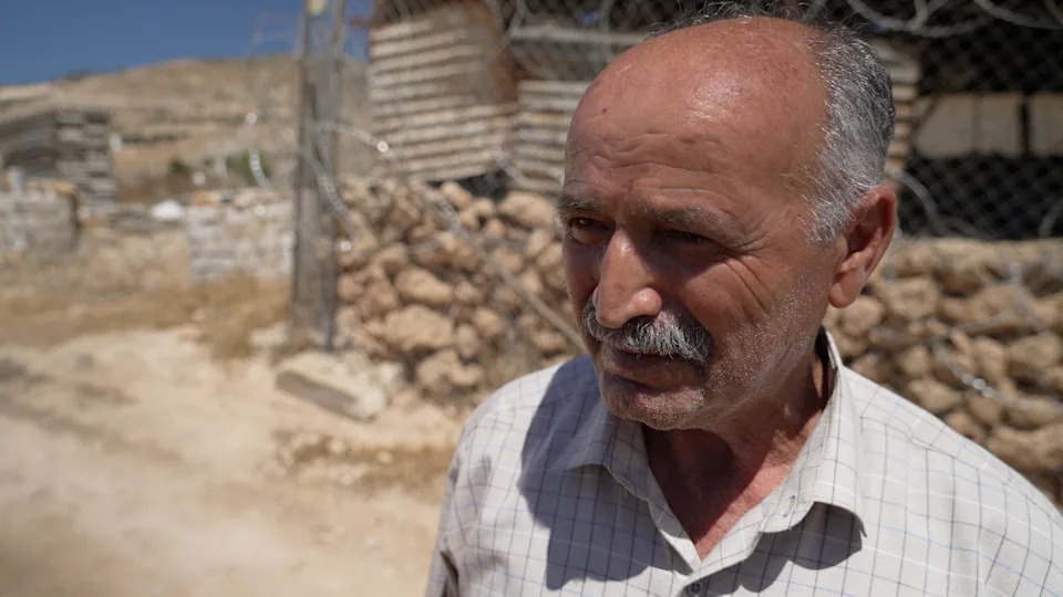 „Naseljenici su opkolili našu kuću“: Unutrašnjost palestinskog sela al‑Mughayyir pod nedeljnom opsadom