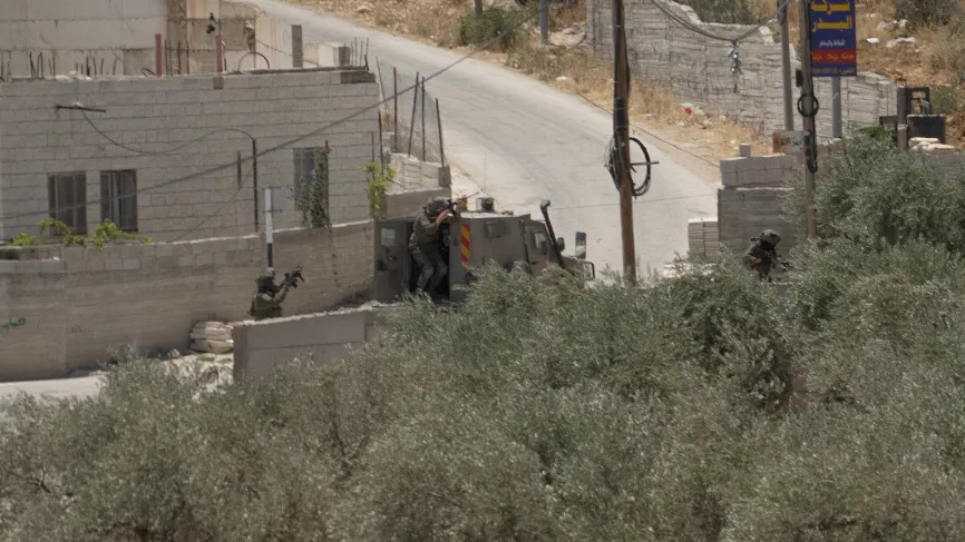 „Naseljenici su opkolili našu kuću“: Unutrašnjost palestinskog sela al‑Mughayyir pod nedeljnom opsadom