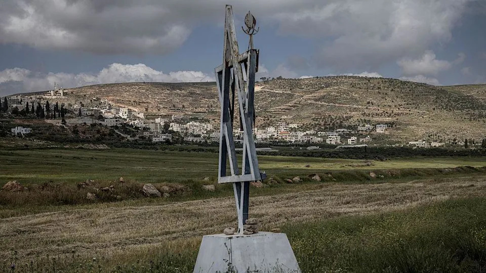 „Naseljenici su opkolili našu kuću“: Unutrašnjost palestinskog sela al‑Mughayyir pod nedeljnom opsadom