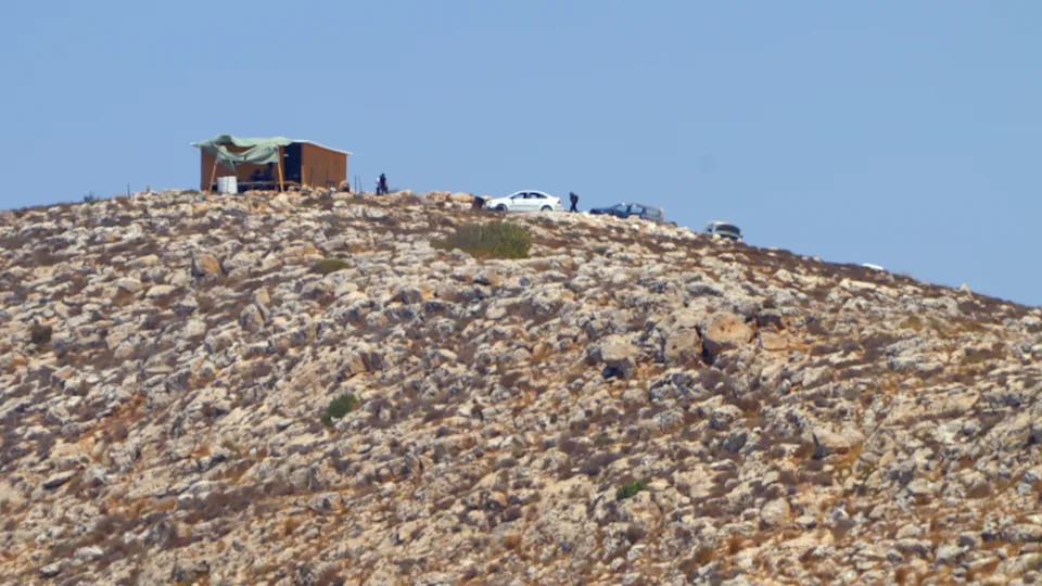 „Naseljenici su opkolili našu kuću“: Unutrašnjost palestinskog sela al‑Mughayyir pod nedeljnom opsadom