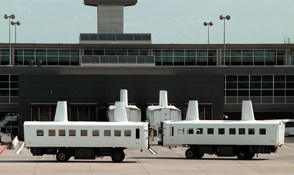 Trump Crafts $22.5B Plan to Overhaul Dulles, Axes Iconic Mobile Lounges