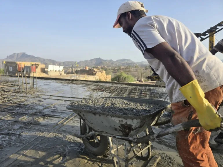 Fuel Prices Skyrocket Amid Regional War, Stalling Yemen’s Construction Sector