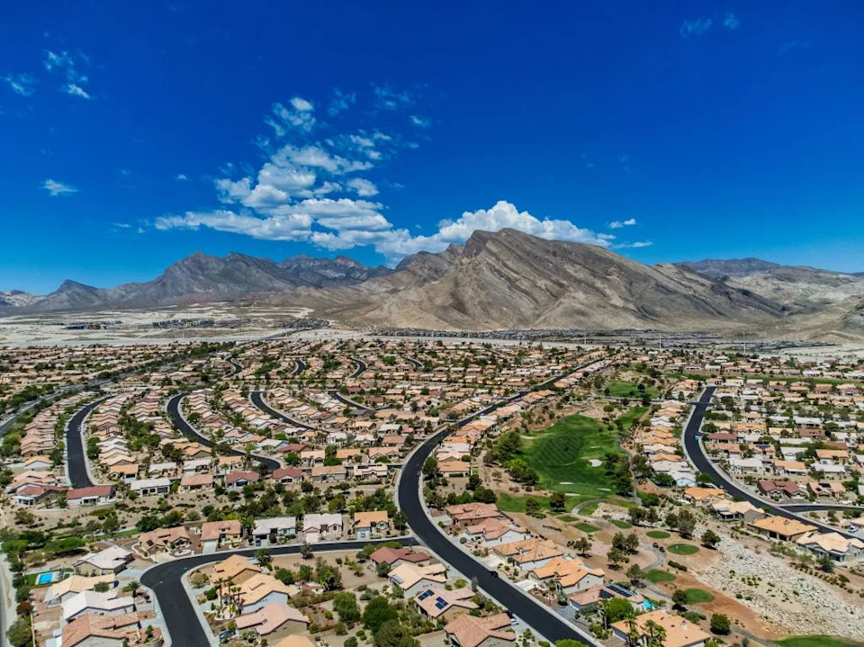 Californians Heading to Nevada Fall 14.6% as Migration Slows