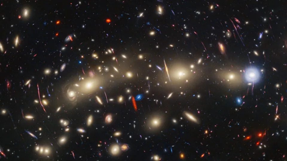 AI Otkriva Sedam Kvazara Koji Djeluju Kao Gravitaciona Sočiva — Novi Ključevi Za Rast Supermasivnih Crnih Rupa