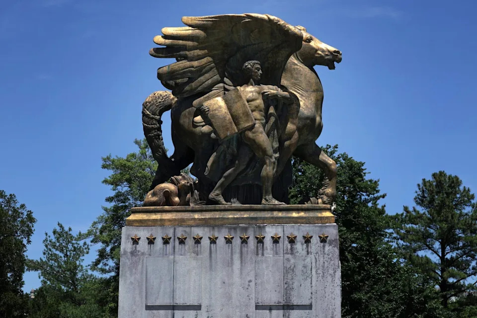 White House Posts Edited Clip Praising $5.1M Gilded Statues, Omits Critical Reactions