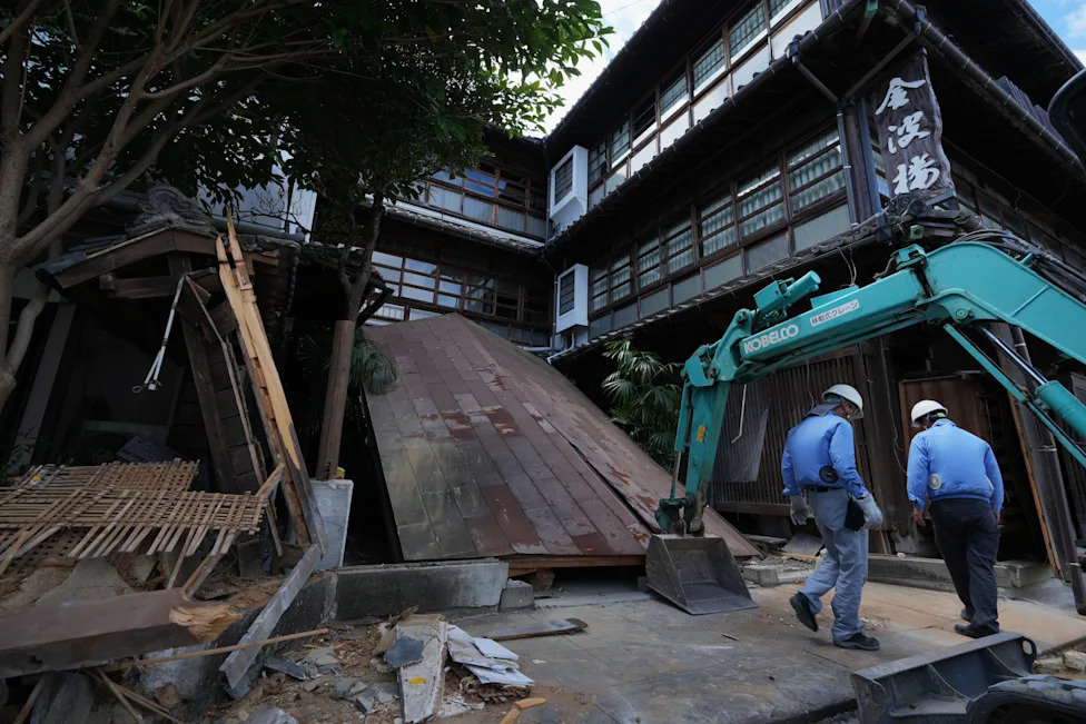 Japan Concludes Mall Rescue After Powerful Kumamoto Quake; Wider Search Continues