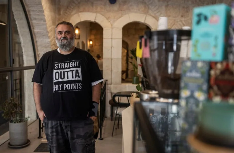 Liberman Joins Supporters as Ultra‑Orthodox Protesters Target Jerusalem’s Basimta Café for Fifth Weekend