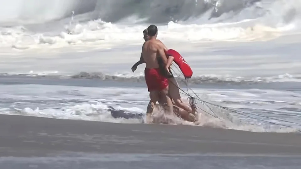 Rookie Hero: 16-Year-Old Lifeguard Battles 8–10 ft Surf to Save 10-Year-Old at Seabright Beach