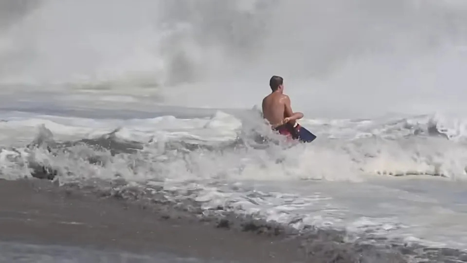 Rookie Hero: 16-Year-Old Lifeguard Battles 8–10 ft Surf to Save 10-Year-Old at Seabright Beach