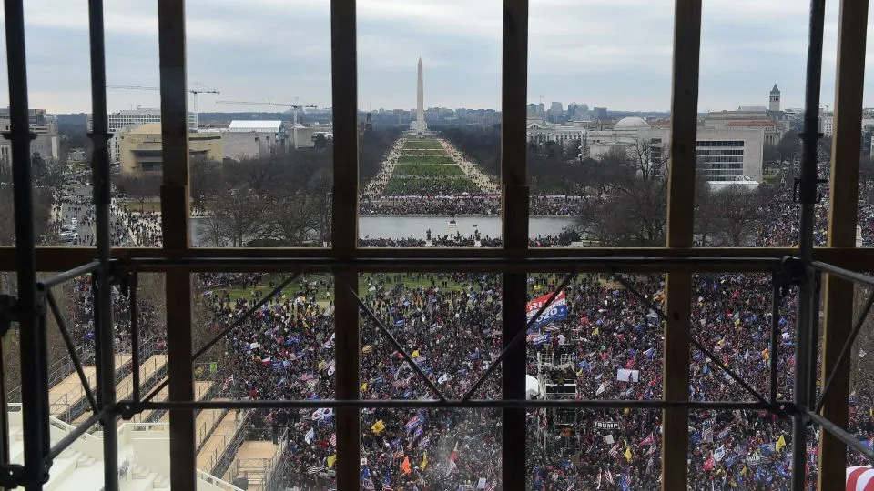 Trump’s Monumental Mix: Grand Projects, Iran Stalemate and Voters’ Growing Frustration