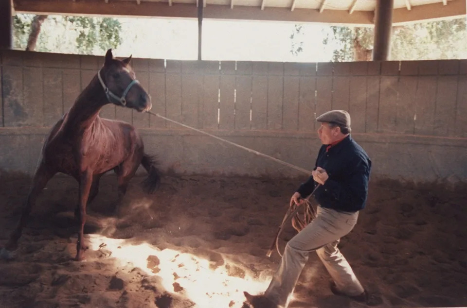 Monty Roberts, „šaptač konjima“ koji je promenio pristup treniranju — preminuo u 91. godini