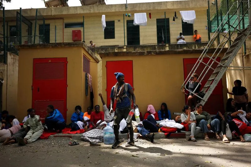 Ceuta Preplavljena Nakon Masovnog Preliva Migranata — Hiljade Ostale U Enklavi, Prihvatni Centri Kolabirali