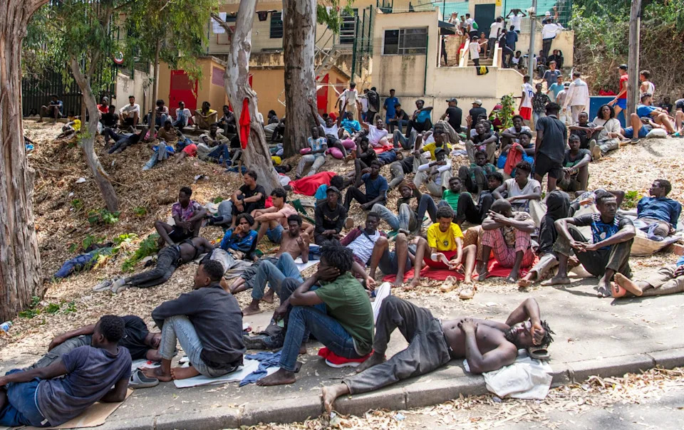 Kriza u Ceuti: Hiljade Migranata Zaglavljene Dok Madrid Kaže 'Skoro Svi' Vraćeni