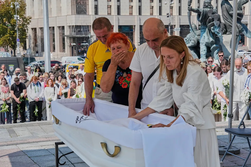 Oproštaj u Kijevu: Vitalina Yarovenko (20) poginula dok je pomagala ranjenima