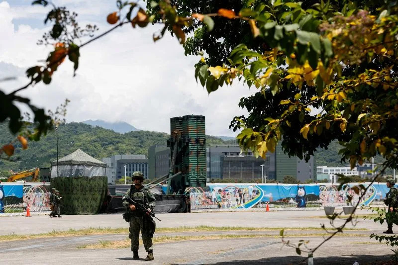 Night Drill: Taiwan’s President Transported by Armoured Carrier to Command Centre as Han Kuang War Games Begin