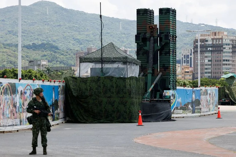 Night Drill: Taiwan’s President Transported by Armoured Carrier to Command Centre as Han Kuang War Games Begin