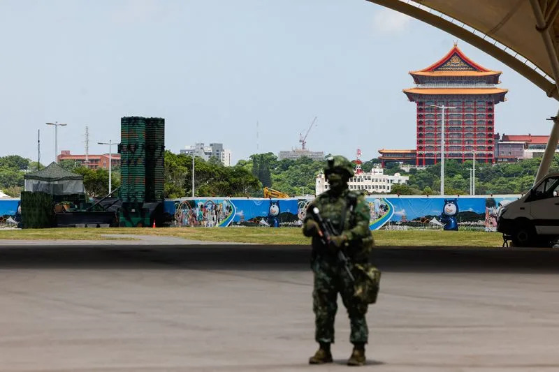 Night Drill: Taiwan’s President Transported by Armoured Carrier to Command Centre as Han Kuang War Games Begin