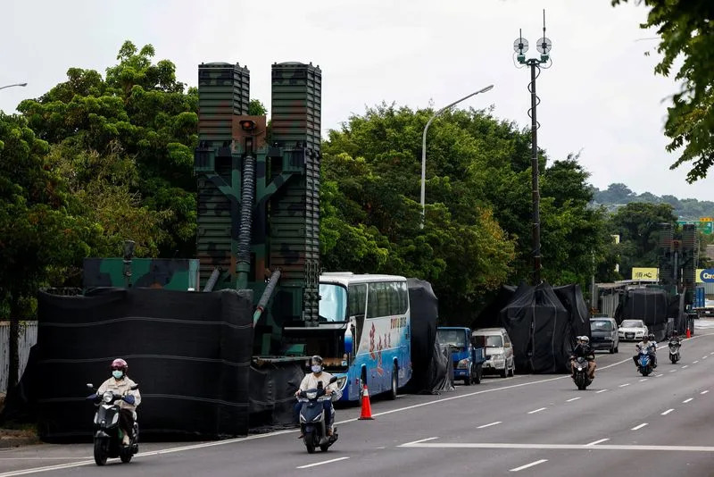Night Drill: Taiwan’s President Transported by Armoured Carrier to Command Centre as Han Kuang War Games Begin