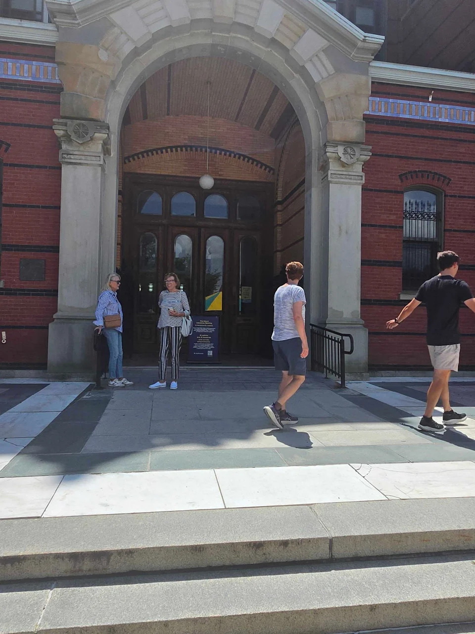 Seven Smithsonian South Mall Museums Temporarily Closed After GSA Chilled‑Water Outage — Closures Come Amid White House Dispute