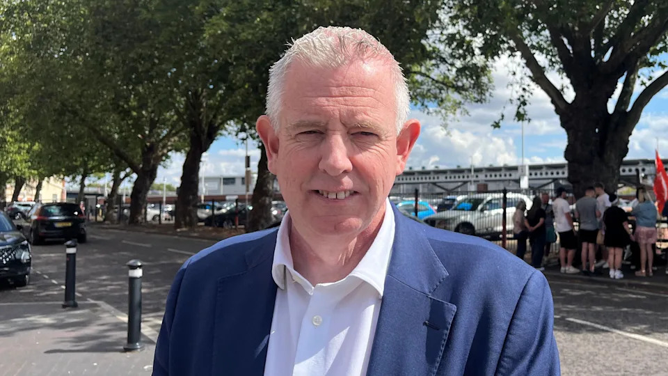 RMT Demands Answers as New East Midlands Aurora Trains Cause Disruption and Strikes