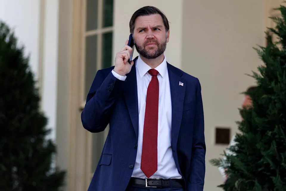 Trump Privately Tells Allies He Favors VP J.D. Vance To Lead GOP In 2028