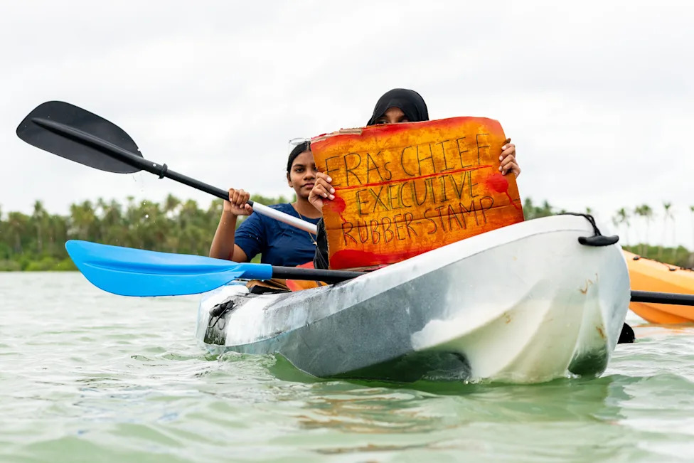 Kajacima protiv „ecocida“: Mladi aktivisti na Maldivima brane mangrove i budućnost ostrva