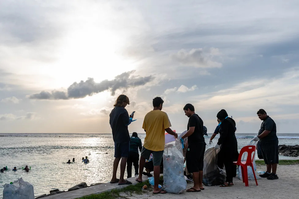 Kajacima protiv „ecocida“: Mladi aktivisti na Maldivima brane mangrove i budućnost ostrva