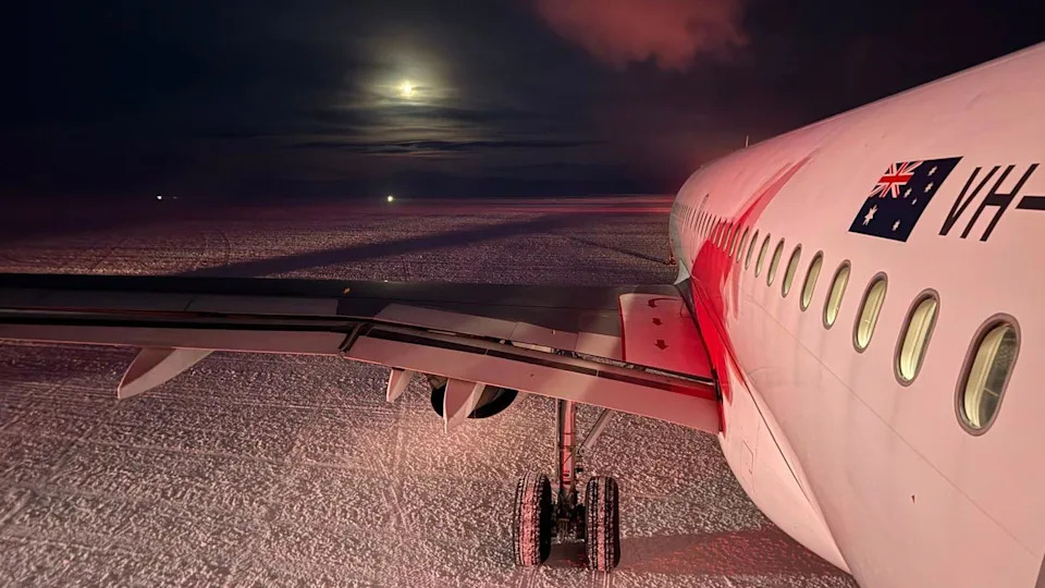Daring Midwinter Medevac: Australian A319 Lands at McMurdo in -43°C Darkness