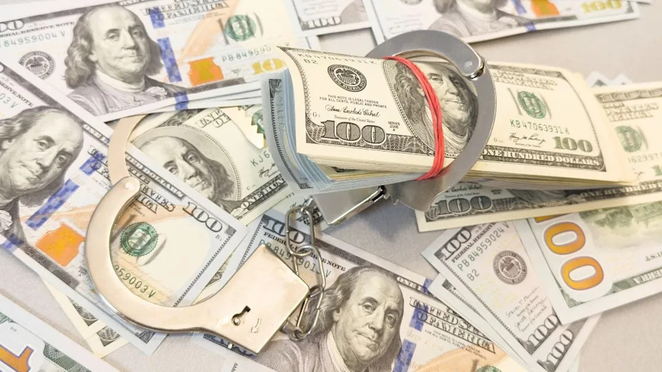 Hospital Call About ‘Her Husband’ Helps Unravel $100,000 Identity Theft, Warrant Says