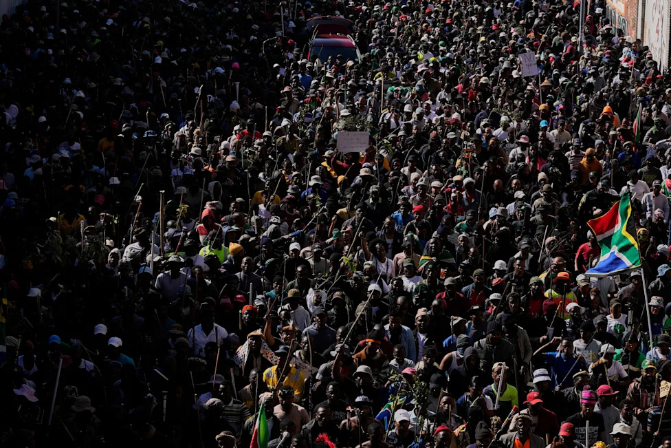 Masovni povratak: Više od 178.000 imigranata napustilo Južnu Afriku zbog protesta i deportacija