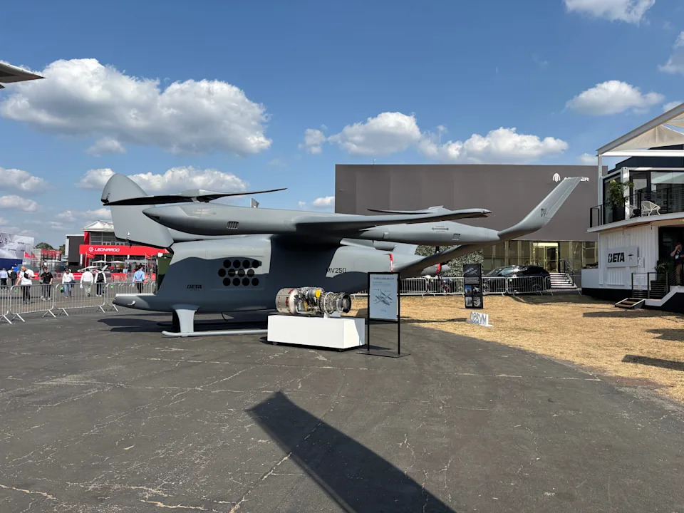 MV250 — Beta Technologies Predstavila Autonomnu Hibrid‑VTOL Teretnu Letelicu Za Bojište