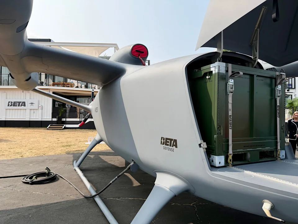 MV250 — Beta Technologies Predstavila Autonomnu Hibrid‑VTOL Teretnu Letelicu Za Bojište