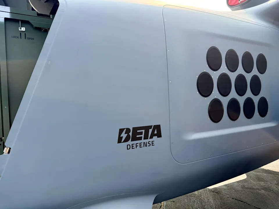 MV250 — Beta Technologies Predstavila Autonomnu Hibrid‑VTOL Teretnu Letelicu Za Bojište